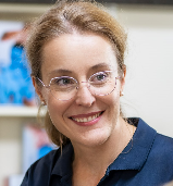 Dr. Claudia Knoesel